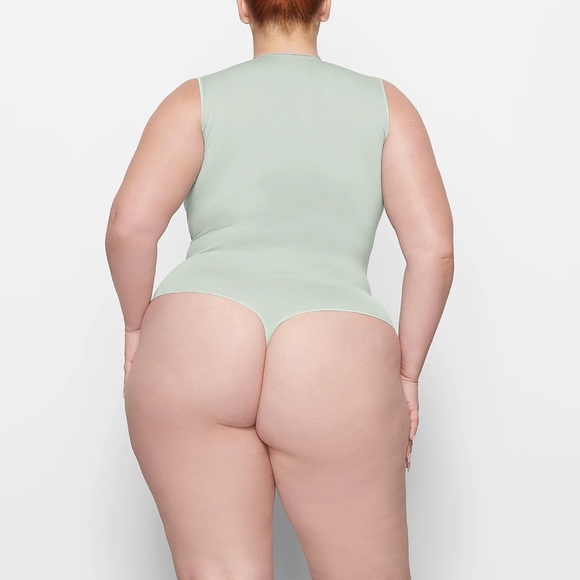 SKIMS Essential Crew Neck Sleeveless Bodysuit limited edition Agave Green - Picture 4 of 8